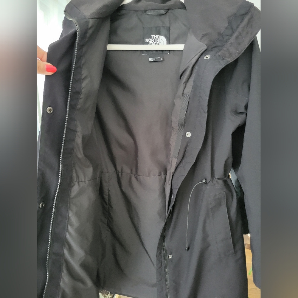 🍃The North Face Women's Black Windbreaker - Picture 9 of 12